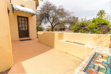 Great entry with SW tile seating