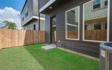 2628 W Tidwell Rd unit A, Houston, TX 77091 - photo 6