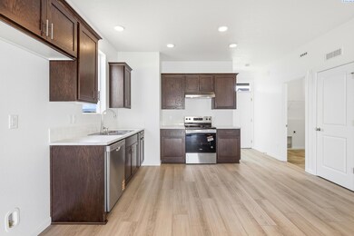 501 Amberly Ave, Grandview, WA 98930 - photo 4