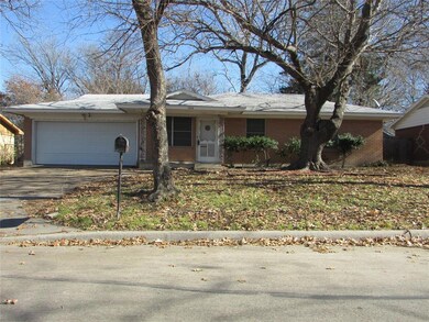 1602 Nichols St, Ennis, TX 75119 - photo 3