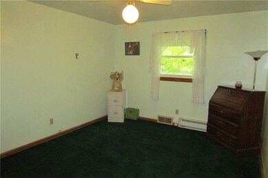 Large 2nd bedroom.