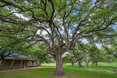1114 Meadowlark Dr unit 2, Fredericksburg, TX 78624 - photo 5