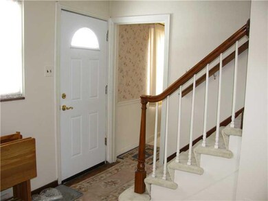 Entry/Foyer.
