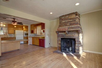 living room/kitchen