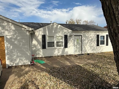 2110 W 68th St, Davenport, IA 52806 - photo 2