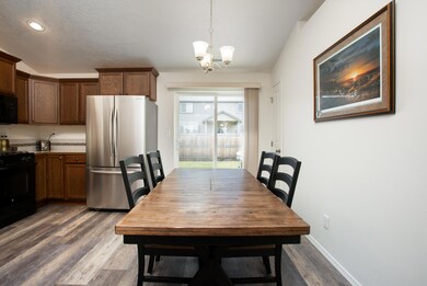 3132 SW Deschutes Ave, Redmond, OR 97756 - photo 6