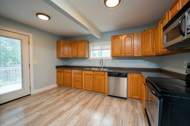 8 Foss St, Westfield, MA 01085 - photo 7