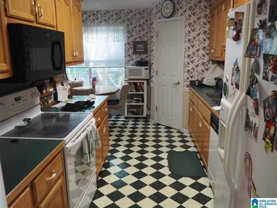 1121 Hale Cir, Center Point, AL 35215 - photo 5