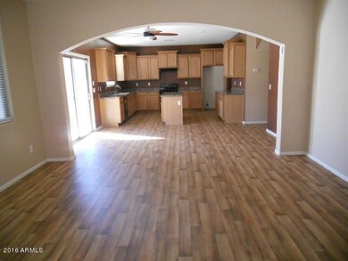 023-479996 - family room & kitchen