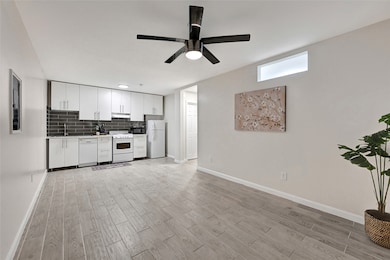 1607 Welch St unit 5, Houston, TX 77006 - photo 2