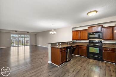 2118 Country Club Dr unit 10, Saint Clair Shores, MI 48082 - photo 5