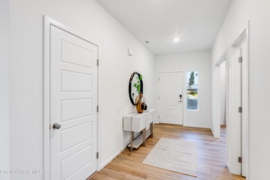 SEA_TangleRidge_Pic_Davenport_Entryway