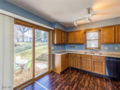 903 E Hackley Ave, Des Moines, IA 50315 - photo 5