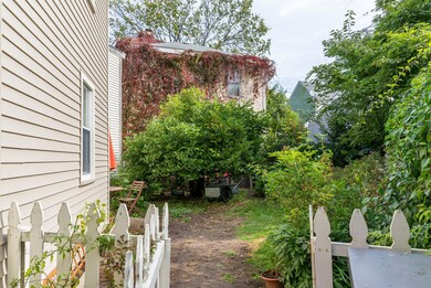 28 Dow St Portland ME 04102-large-002-06