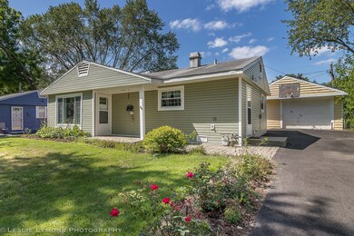 60 Sparrow Rd, Carpentersville, IL 60110 - photo 2