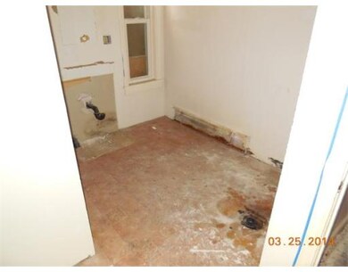 135 Pendleton Ave, Springfield, MA 01109 - photo 7