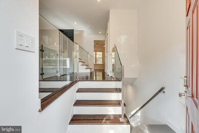 6153 Forest Creek Ln, Springfield, VA 22152 - photo 4