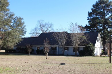 84 Mayfield Rd, Laurel, MS 39443 - photo 2