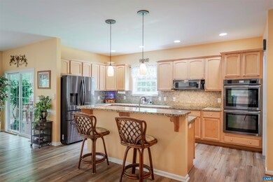 Kitchen & dining
