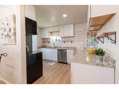 712 E 15th St, the Dalles, OR 97058 - photo 7