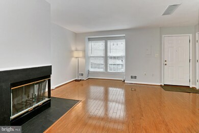 9226 Deer Crossing unit 37, Lorton, VA 22079 - photo 2