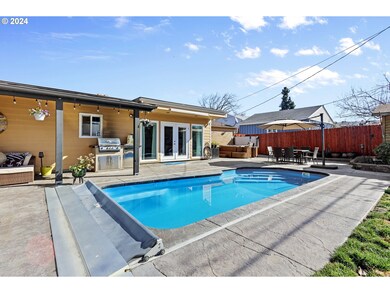 754 E 18th St, the Dalles, OR 97058 - photo 2