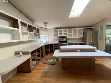 251 W 8th St, Lafayette, OR 97127 - photo 3