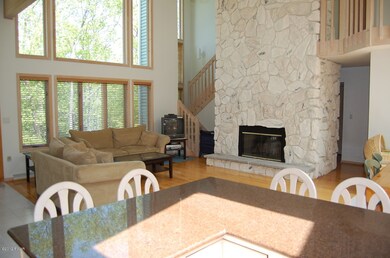 341 Surrey Dr, Hawley, PA 18428 - photo 4