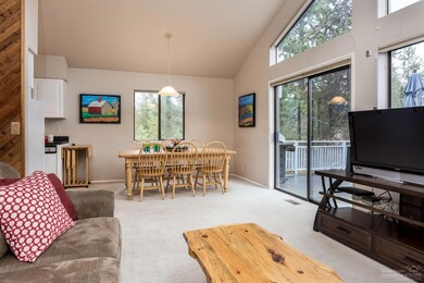 17718 Warbler Ln E, Sunriver, OR 97707 - photo 2