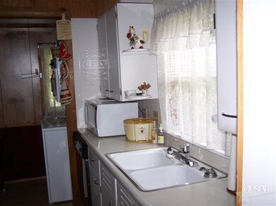 69 S Jackson St, Andrews, IN 46702 - photo 4