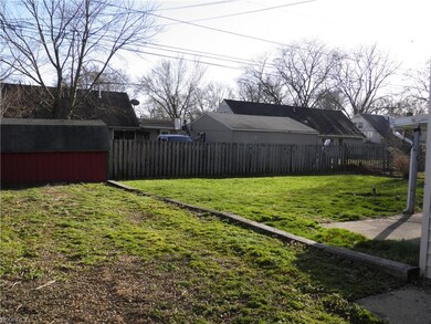 4900 Elmwood Dr, Sheffield Lake, OH 44054 - photo 3