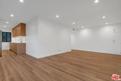 950 Havenhurst Dr unit 6, West Hollywood, CA 90046 - photo 4