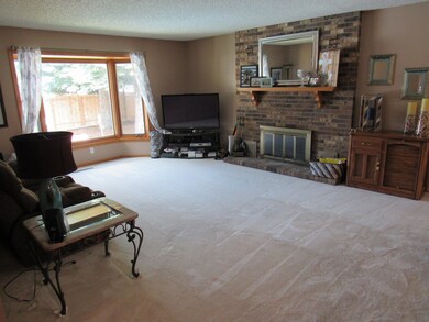 2321 W Springbrook Ct, Grand Forks, ND 58201 - photo 3