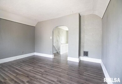 2114 Dixwell St, Davenport, IA 52802 - photo 7