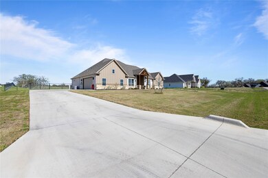 140 Clayton Crossing, Springtown, TX 76082 - photo 4