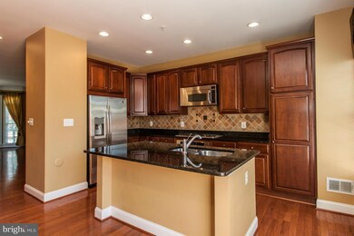 910 Slaters Ln, Alexandria, VA 22314 - photo 5