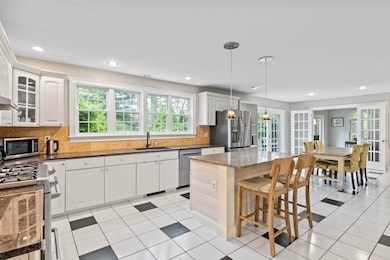 10 Thistleberry Ln, York