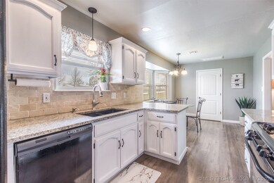 Kitchen with Granite!
