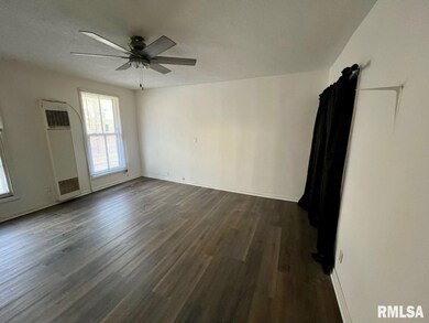 1335 E 9th St unit A, Davenport, IA 52803 - photo 5