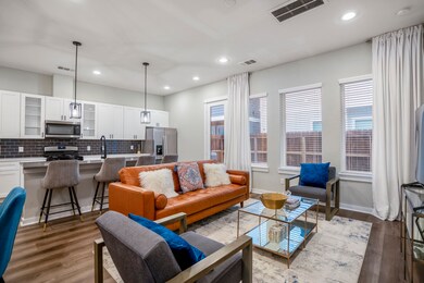 8438 Berry Green Ln, Houston, TX 77022 - photo 5