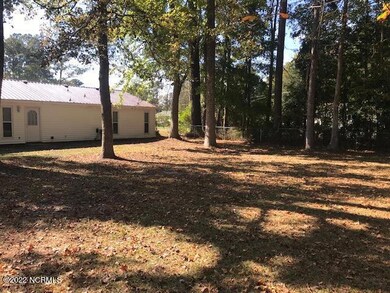 329 Lakewood Dr, Jacksonville, NC 28546 - photo 5