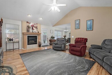 987 Glen Oaks Dr-5