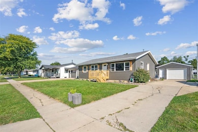 3030 18th Ave, Marion, IA 52302 - photo 2
