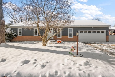 1407 Peachtree Dr, Valparaiso, IN 46383 - photo 2