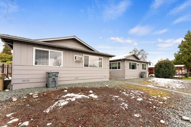 534 NW E St, Grants Pass, OR 97526 - photo 2