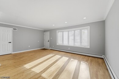 21 Lincoln Pkwy, Bayonne, NJ 07002 - photo 4