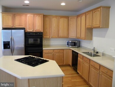 9982 Cyrandall Dr, Oakton, VA 22124 - photo 5