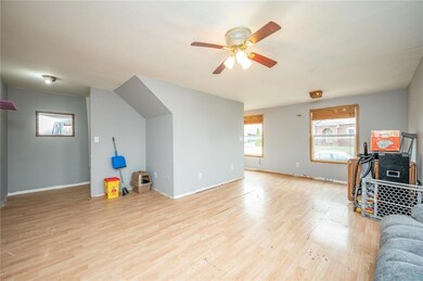 311 E 3rd St S, Newton, IA 50208 - photo 6