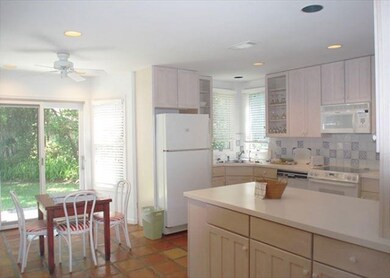 Kitchen & Dining Area