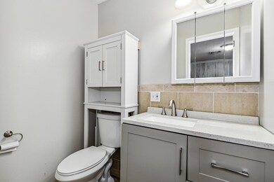 Master Bedroom 1/2 Bath